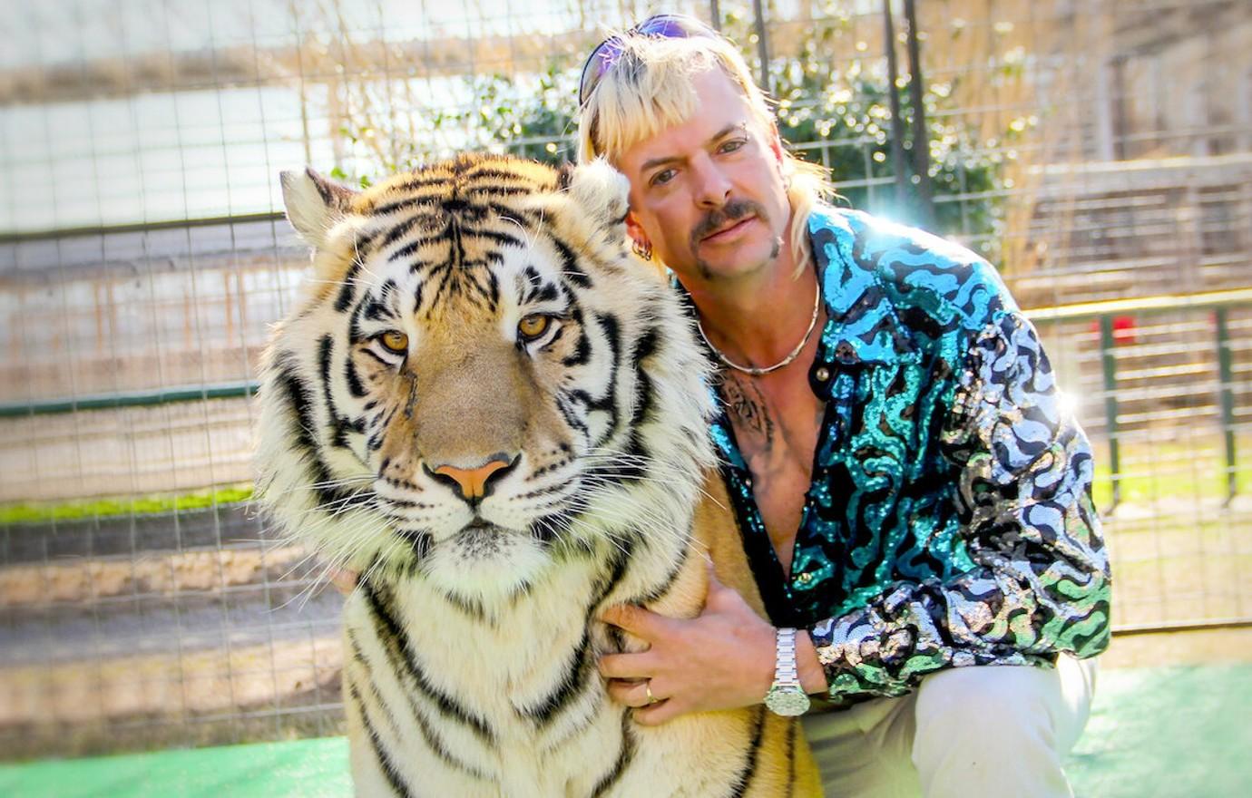 tiger king joe exotic machine gun kelly turn gay get him out prisonjpg