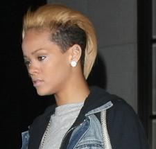 2009__11__rihanna1 225&#215;215.jpg