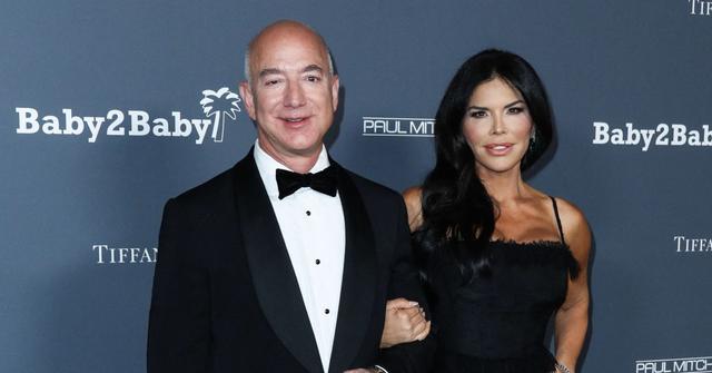 lauren sanchez hints jeff bezos engagement proposes vacation
