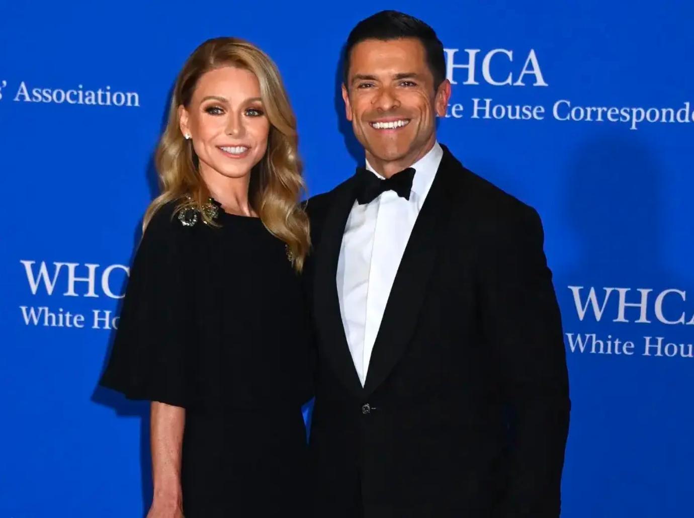 kelly ripa returns live husband mark consuelos gaslighting