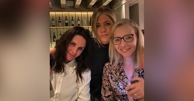 friends jennifer aniston lisa kudrow courteney cox walk of fame