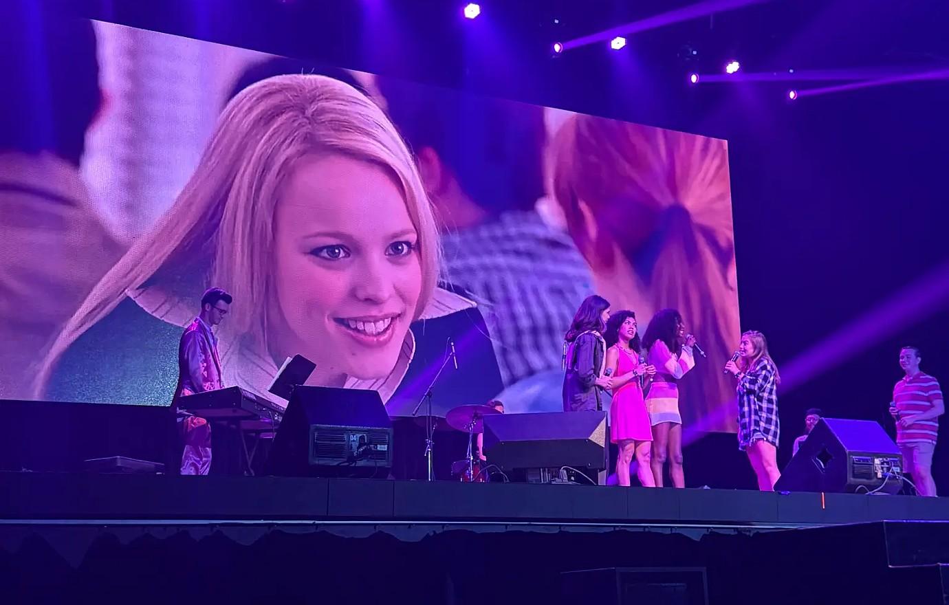 The cast on stage for the October 3rd Performance in The Oasis Arena, Cancun.