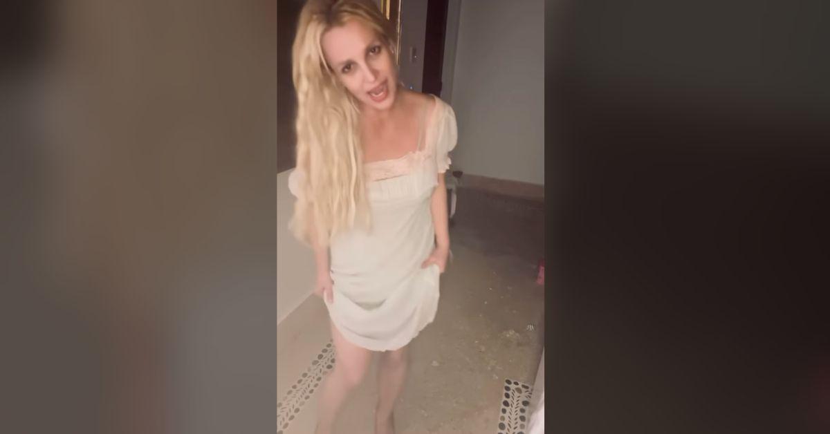 Image of Britney Spears alleged she adopted a child.