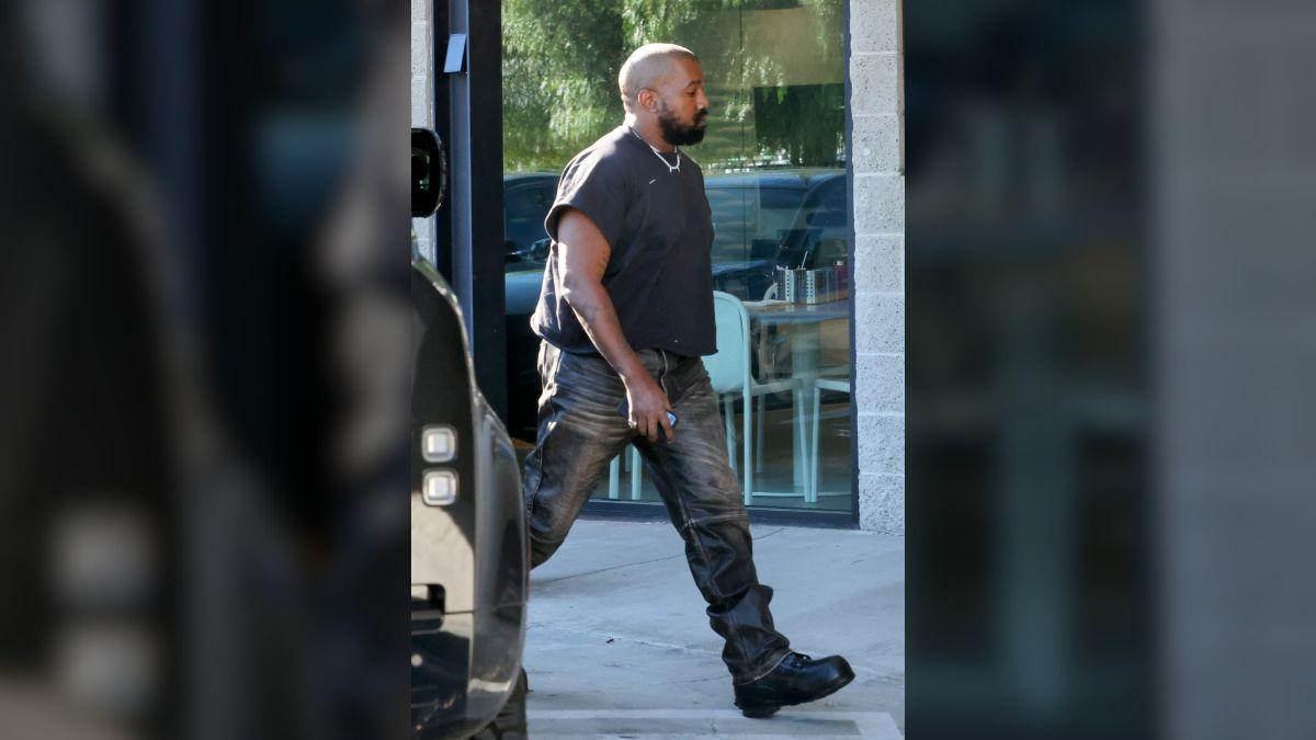 Photo of Kanye West brought out his eldest daughter out on stage for a special performance in Mexico City.