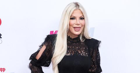 tori spelling long legs