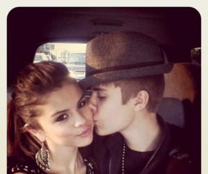2011__09__Justin Bieber Selena Gomez Sept19neb 300×300.jpg