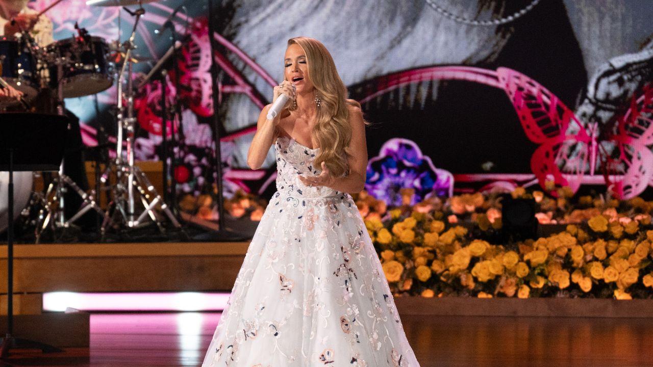 image of Carrie Underwood faced online criticism after attending a Nashville tribute celebrating Dolly Parton on October 21.