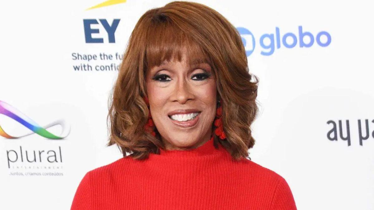 Photo of Gayle King signed a new contract with CBS after rumors swirled about her position at the network.