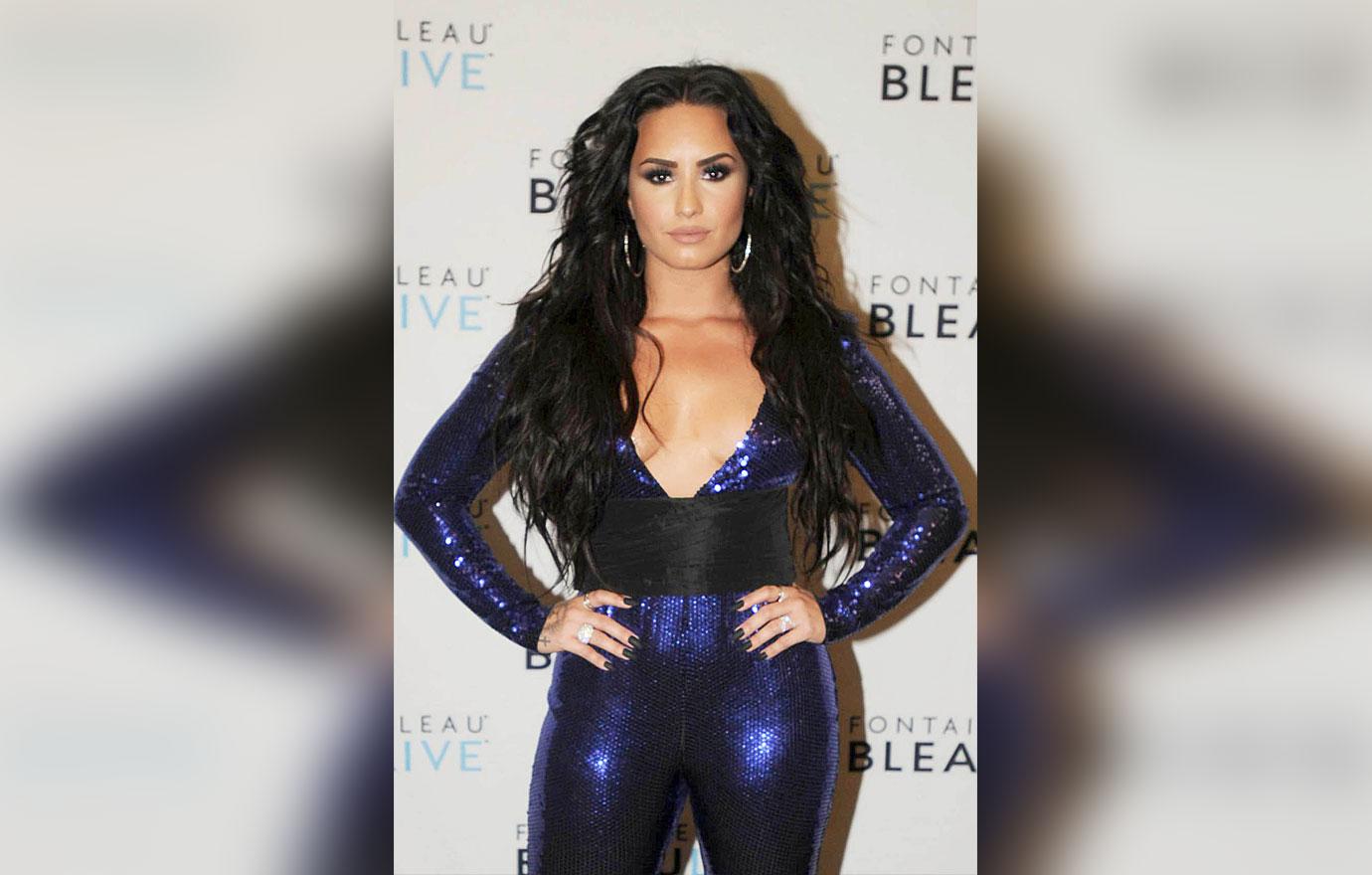 Demi Lovato Rings in 2018 Poolside at Fontainebleau Miami Beach