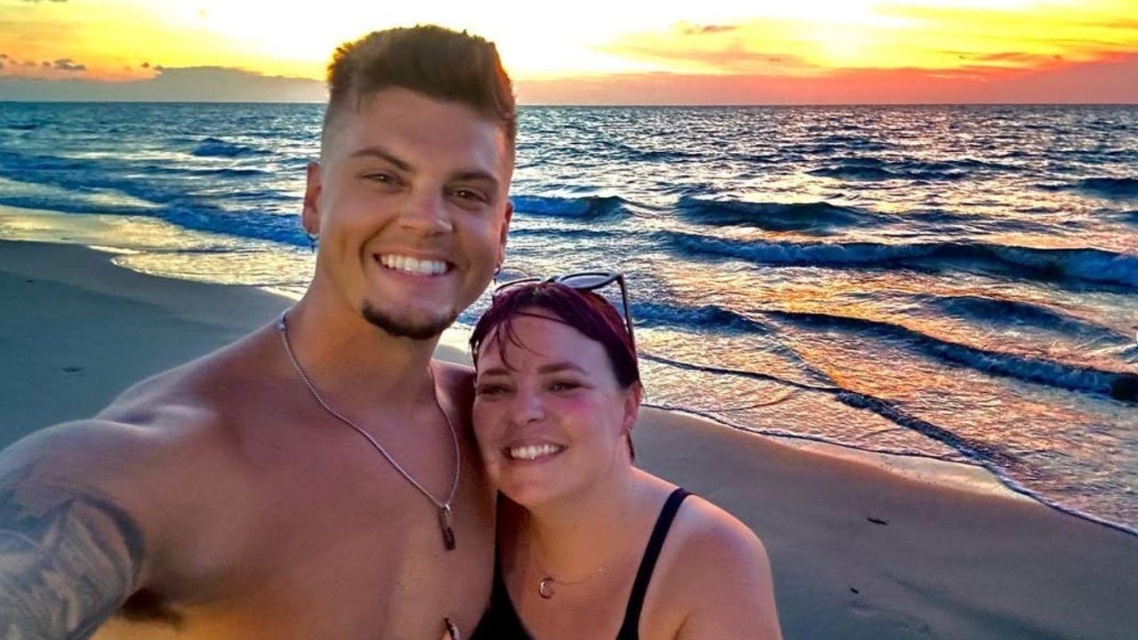 Image of Tyler Baltierra and Catelynn Lowell continued writing messages for Carly to read in the future.
