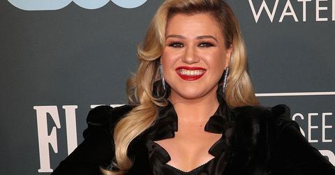 kelly clarkson replaces simon cowel agt