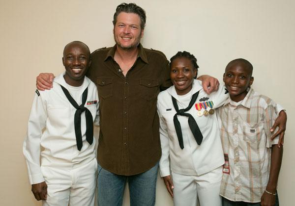 Blake Shelton and JCPenney honor USO military family at San Diego concert 3