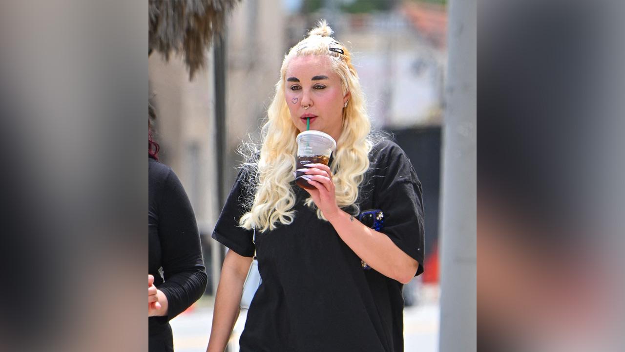 Image of Amanda Bynes admitted she wanted to 'look better in paparazzi pictures.'