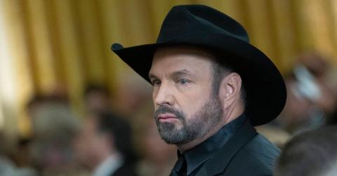 Photo of Garth Brooks.