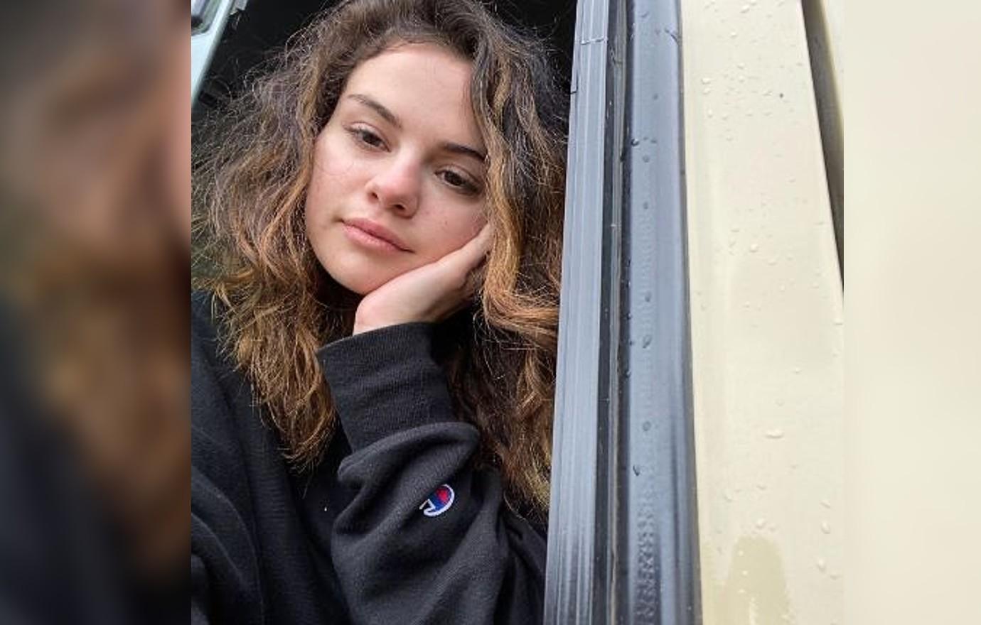 selena gomez shows off natural beauty fresh faced photos