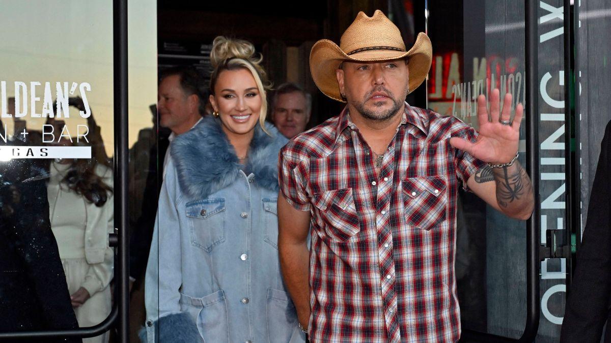 Image of Jason Aldean and his wife, Brittany, share kids Memphis and Navy.