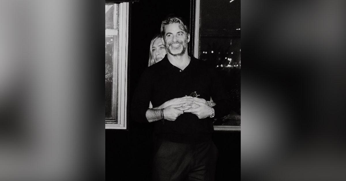 Image of Jennifer Aniston is dating Jim Curtis.