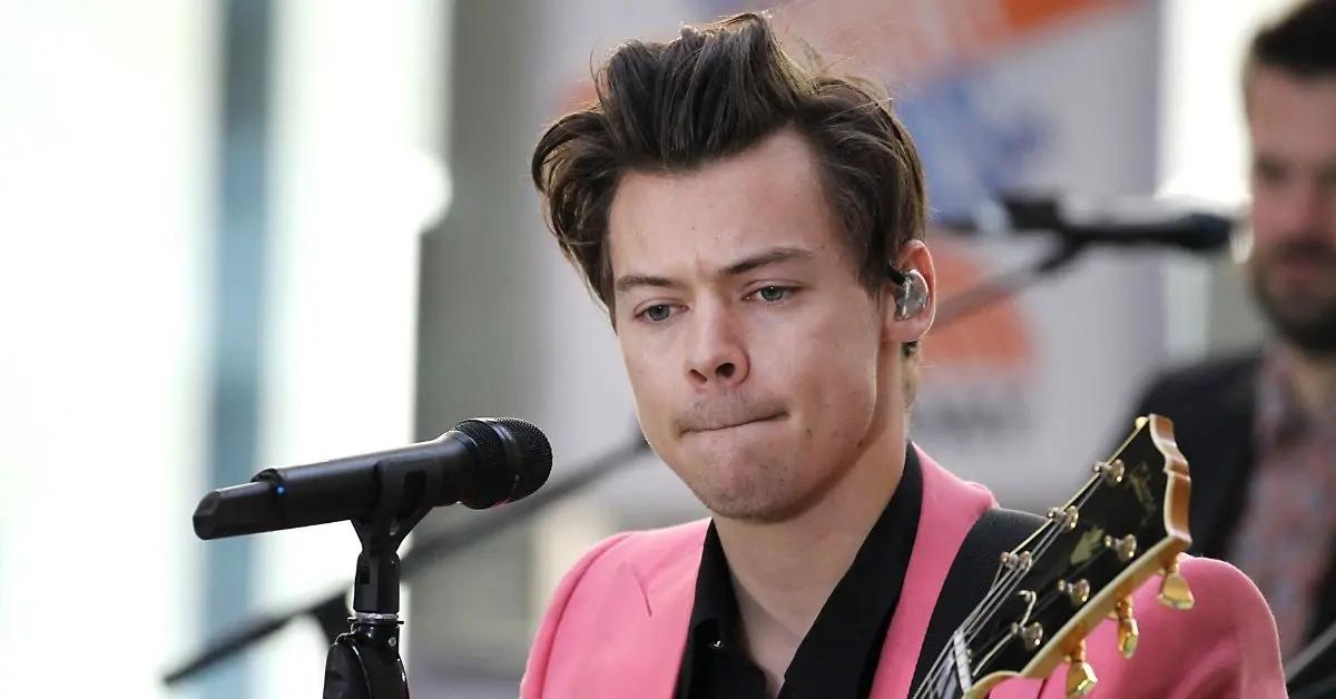 harry styles unexpected appearance vatican pope leo xiv conclave election photo