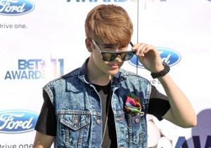 2011__07__Justin_Bieber_July7newsnea 300&#215;211.jpg