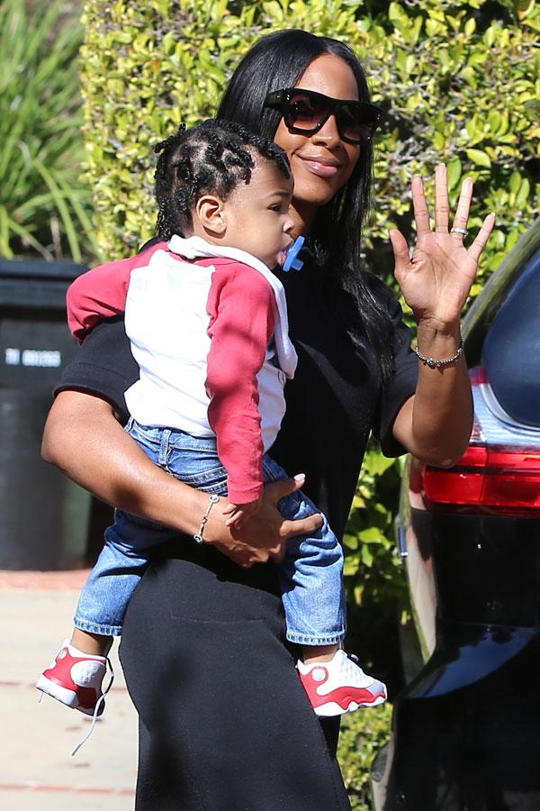 Kelly  rowland playdates blue ivy