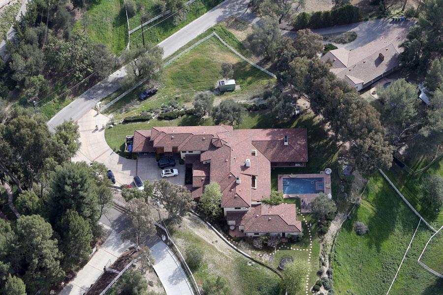 Eddie cibrian leann rimes broke foreclosure