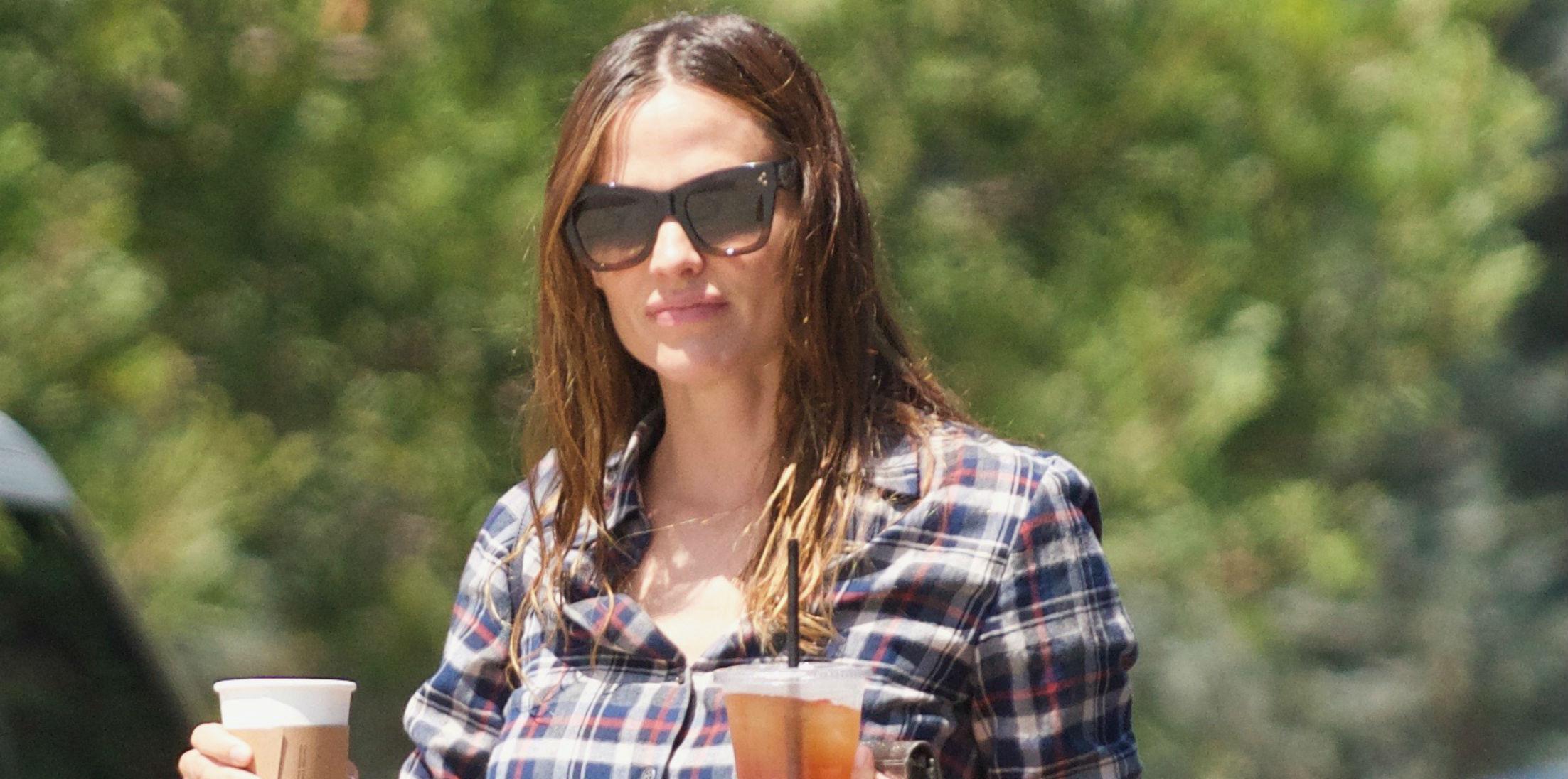 Jennifer Garner Spa Day In LA  Photos hero