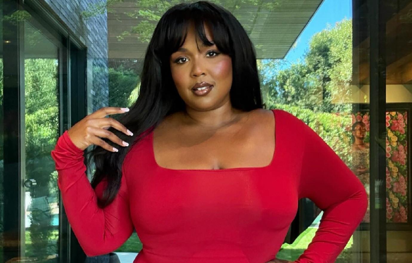 lizzo praised total transformation shows slim figure bodysuit photos