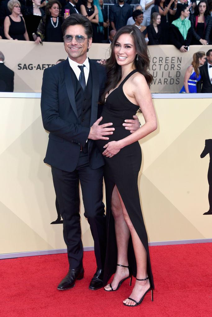 John stamos pregnant fiancee caitlin mchugh robbed before wedding 01