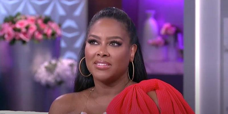 Kenya Moore Breaks Down Talking About Estranged Mom On ‘The Real’