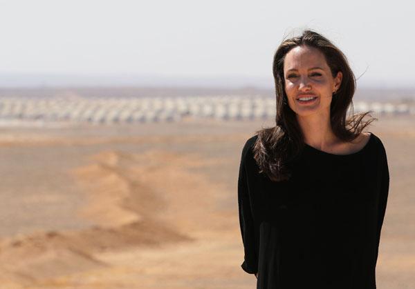 angelina jolie visits syrian refugees