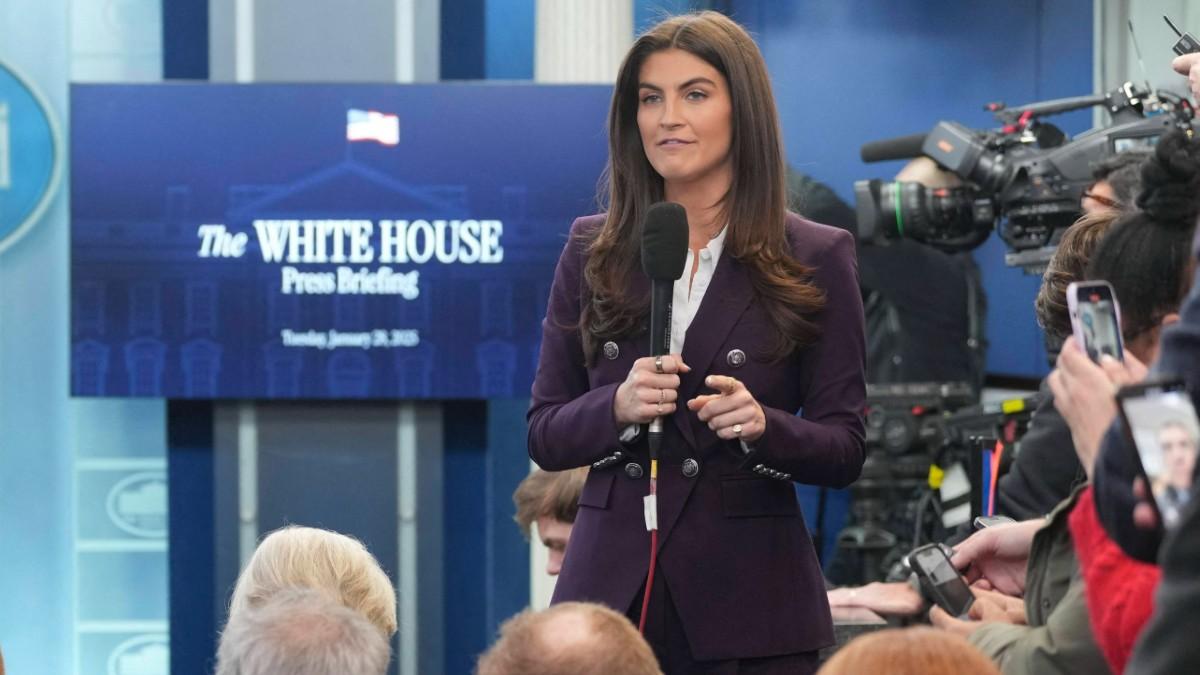 image of The WH press secretary ended the exchange by taking a swipe at CNN's ratings.