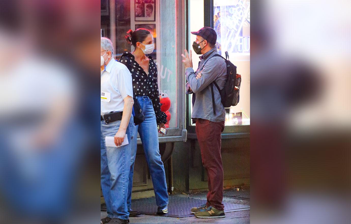 katie holmes spotted with mystery man in nyc before heading to the theatre