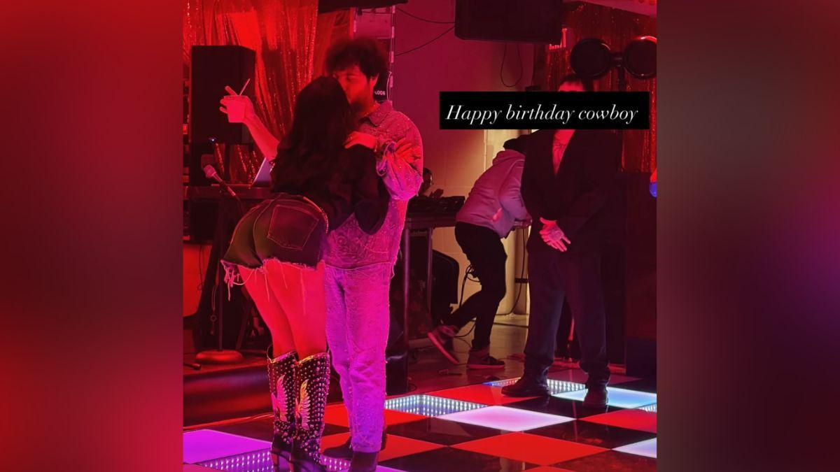 Image of Selena Gomez smooched Benny Blanco at his birthday party.