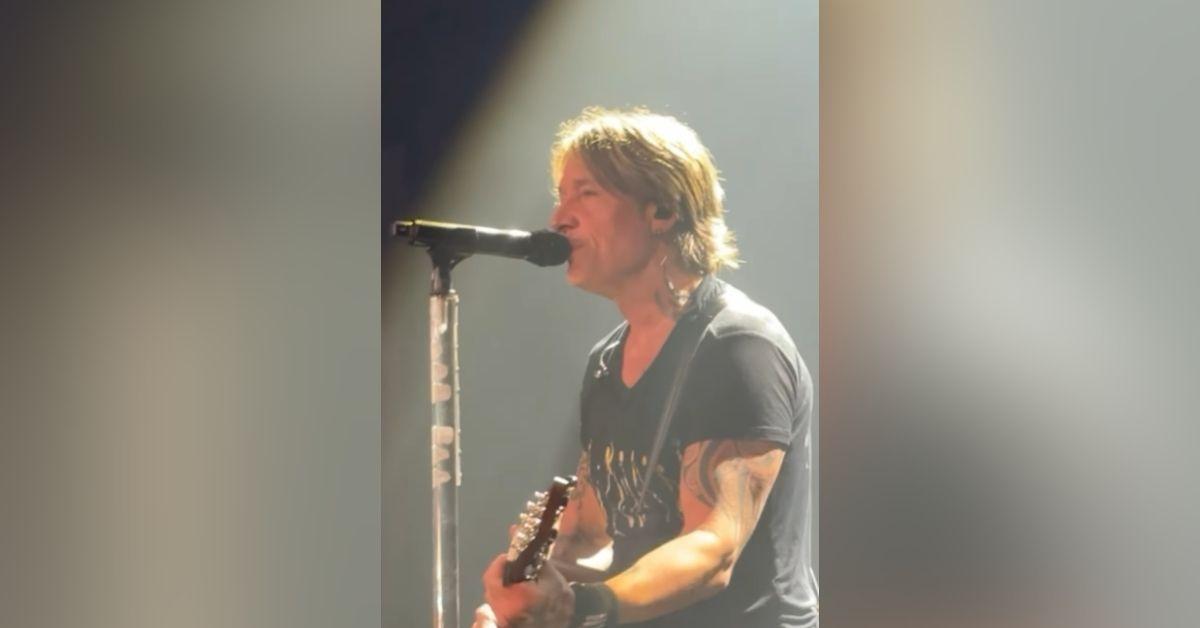 image of Keith Urban performed 'Pink Pony Club' at a Mar-a-Lago party hosted by Anthony Pratt.