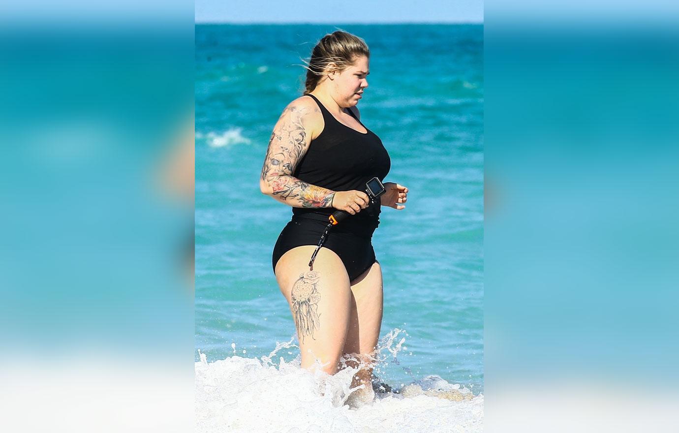 *EXCLUSIVE* Kailyn Lowry hits the beach with Baby Lux in Miami