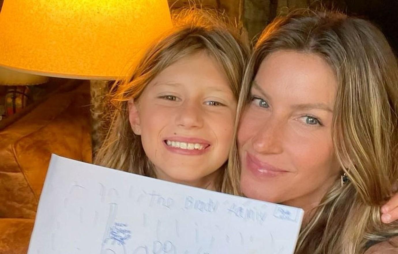 Gisele Bündchen Takes Kids Pumpkin Picking as Tom Brady at Away Game