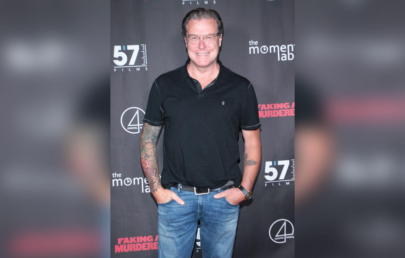 dean mcdermott red carpet faking a murder premiere without estranged wife tori spelling