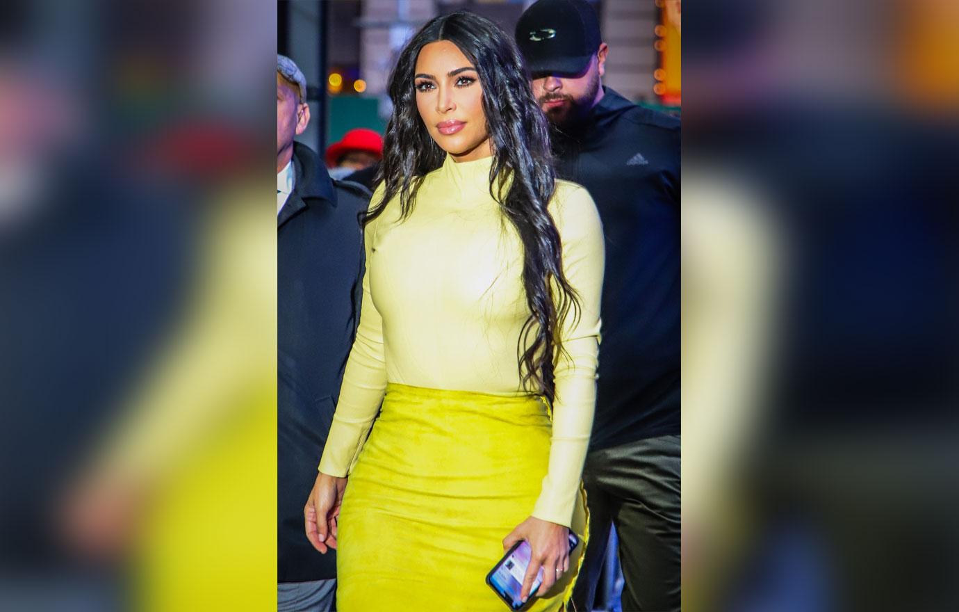 kim kardashian reportedly in talks host saturday night live premiere