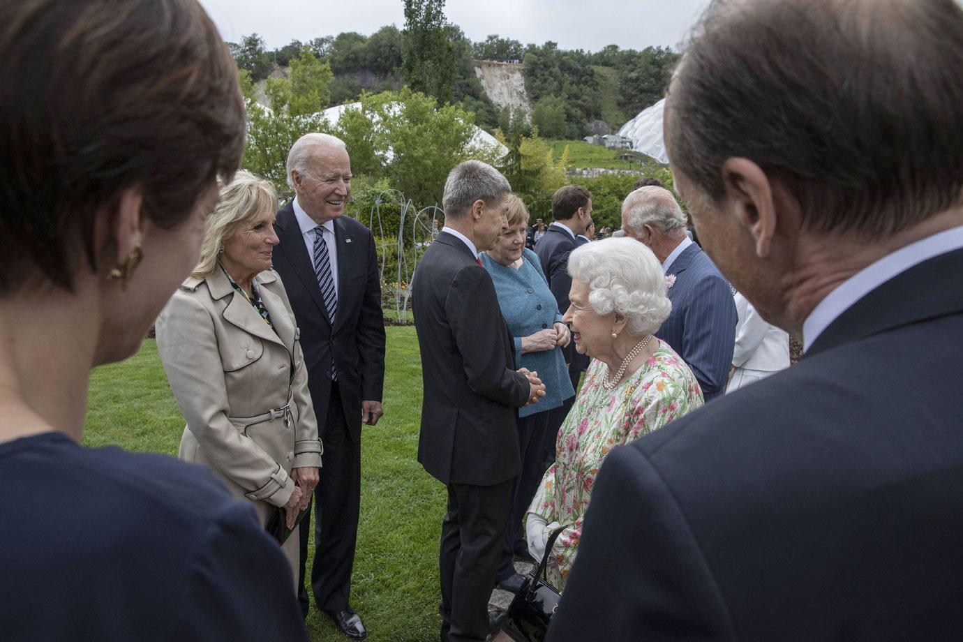 queen elizabeth and world leaders at the g summit