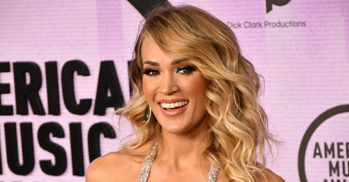 Carrie Underwood Goes Makeup-Free During Tour: Photo