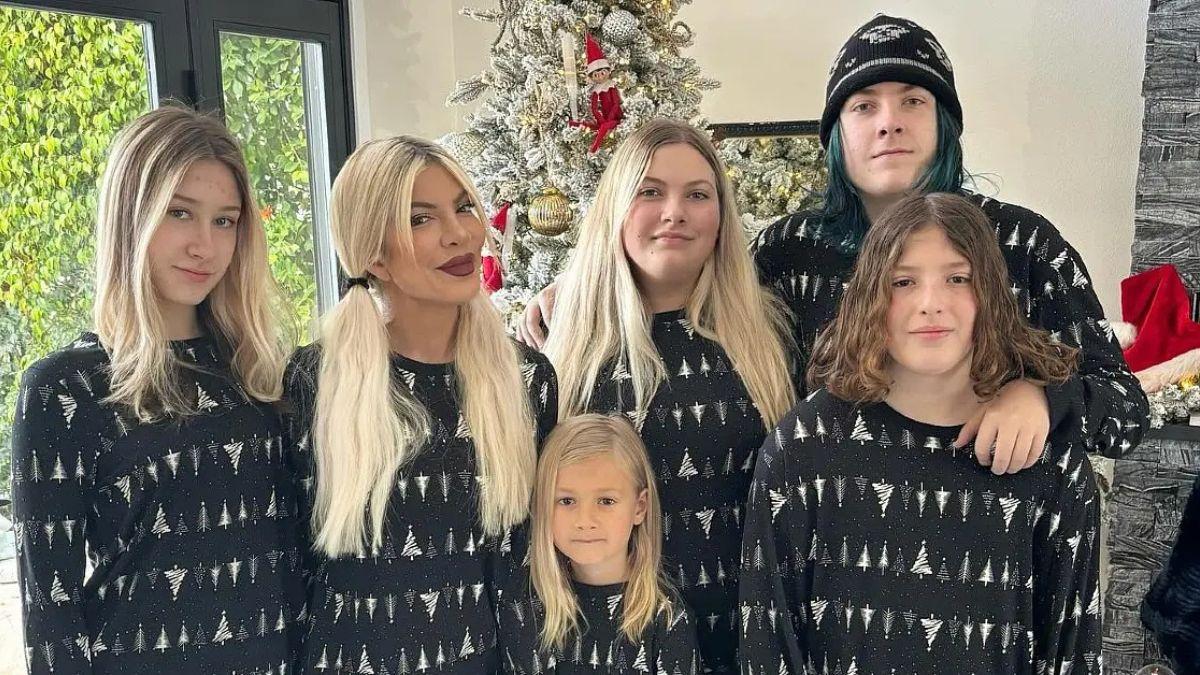 Photo of The mom-of-five denied getting fillers in her face.