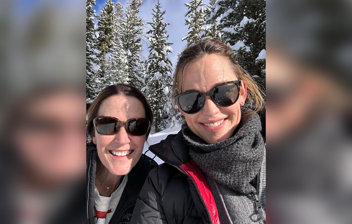 jennifer garner new year snowy mountains friends