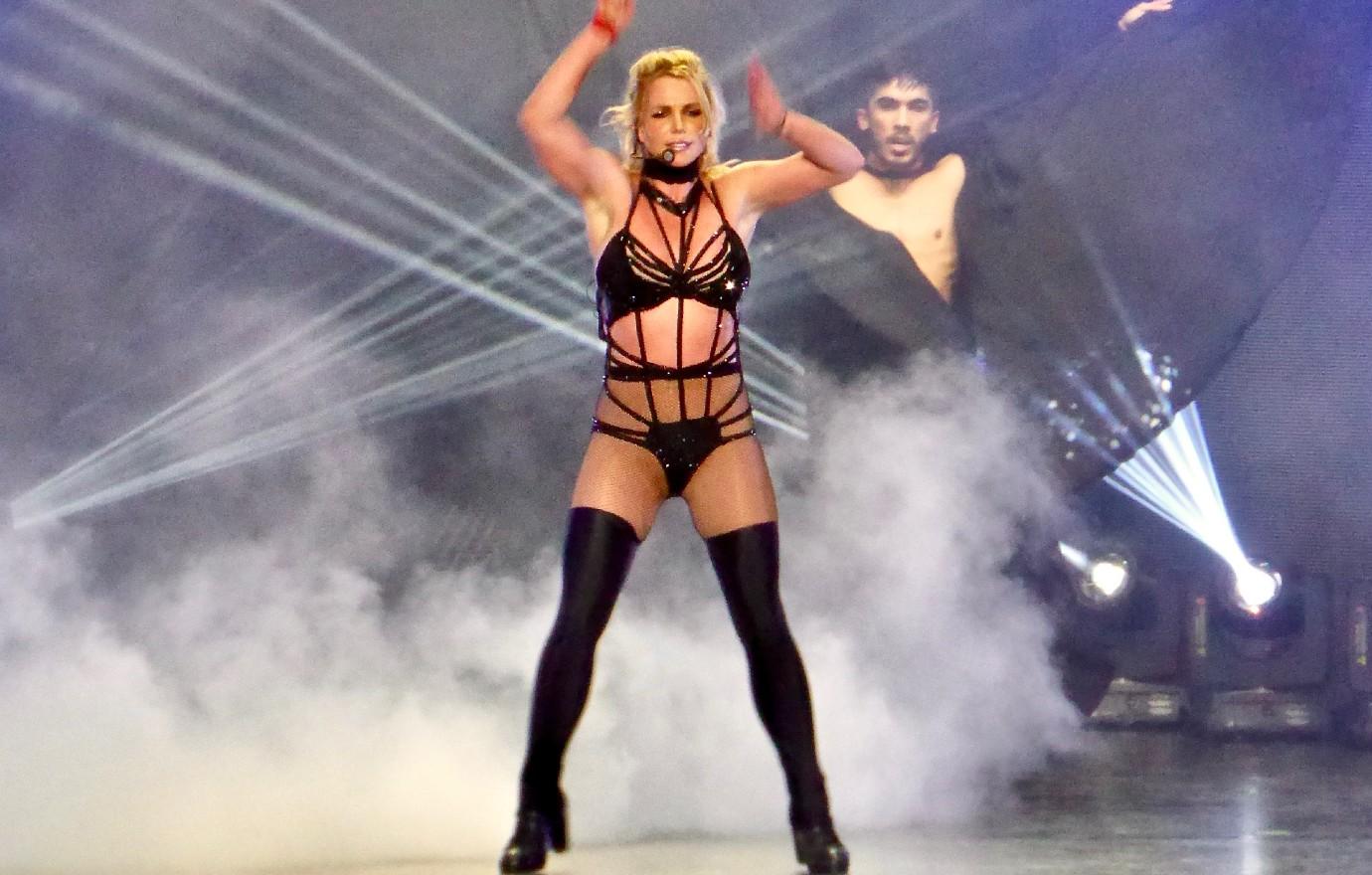 britneyspears performs