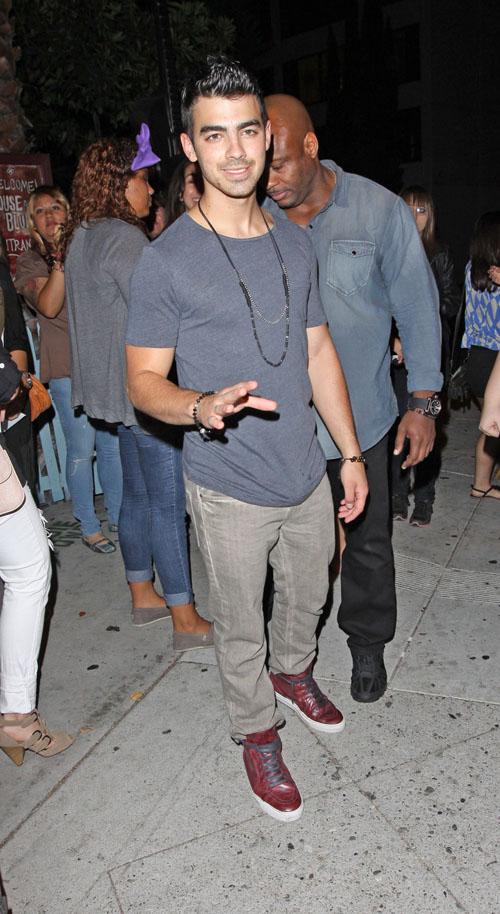 2011__09__joe jonas sept21 05_ _1.jpg