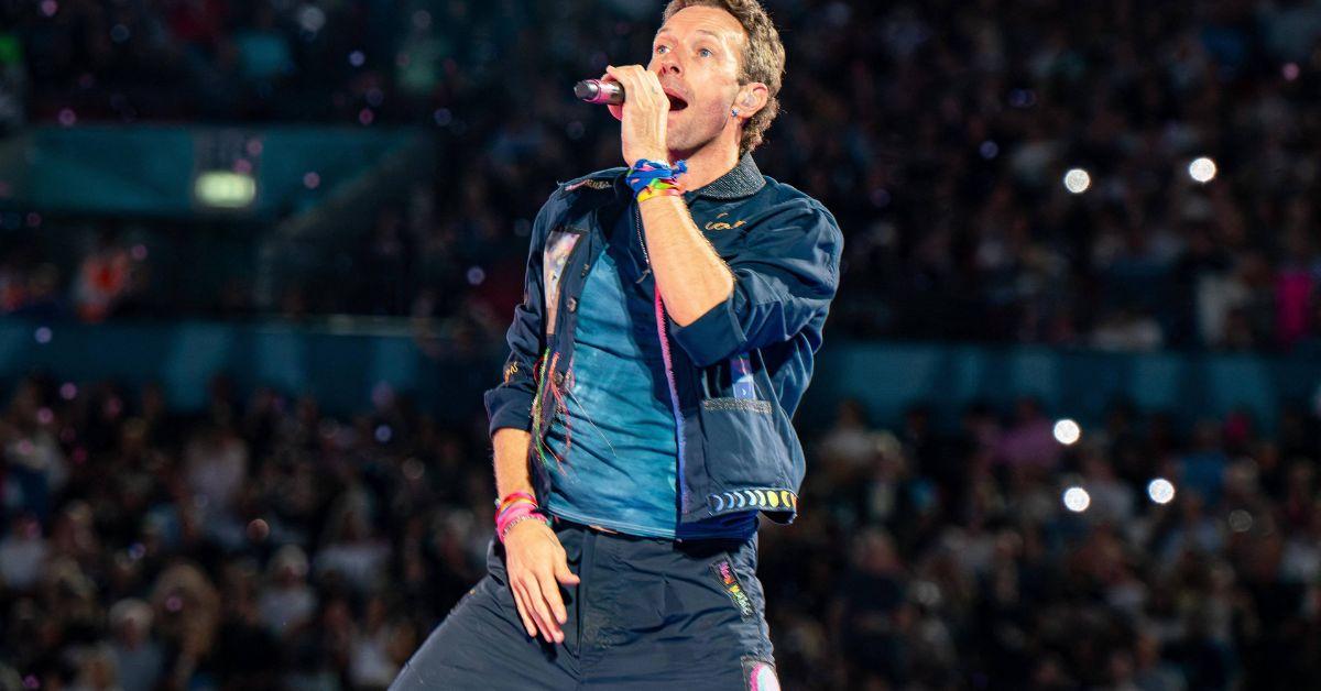 Photo of Dakota Johnson praised Chris Martin's stage performance.