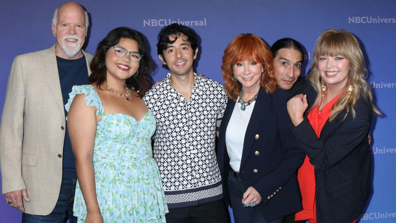 Photo of The cast of 'Happy's Place' honored Dolly Parton.