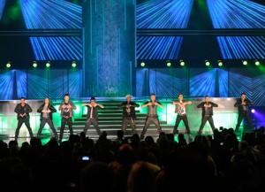 2010__11__NKOTB_BSB_Nov22newsnea 300×217.jpg