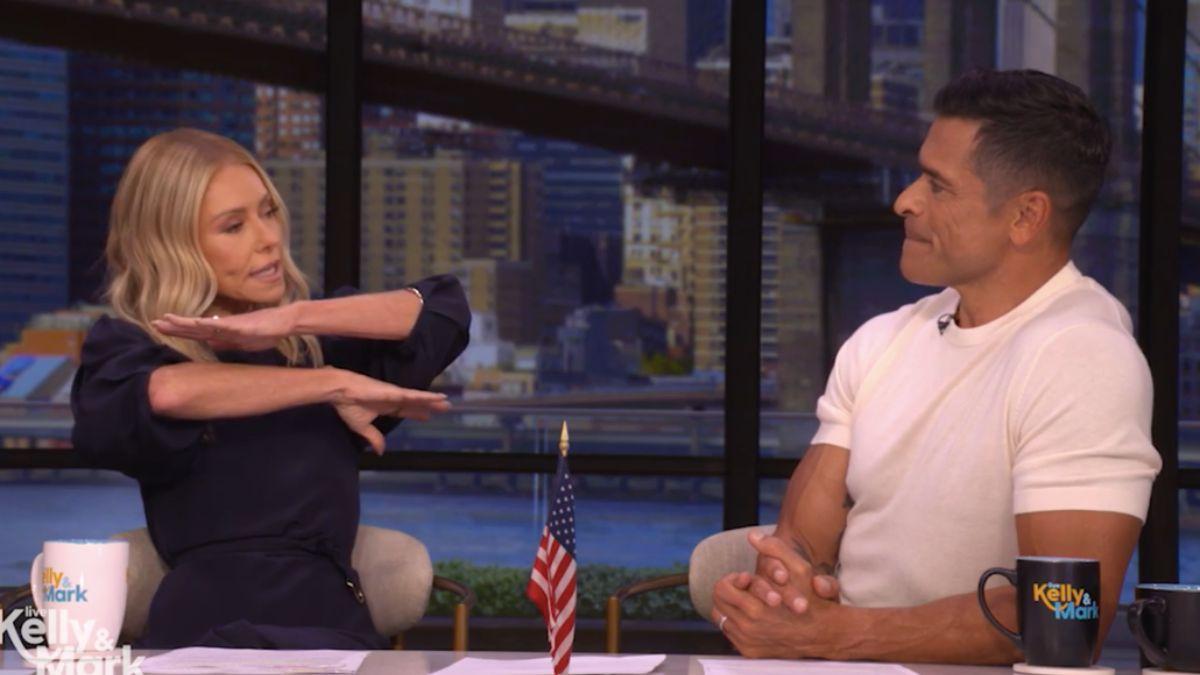 Image of Kelly Ripa snapped again before pointing out that 'nobody' is celebrating the holiday.