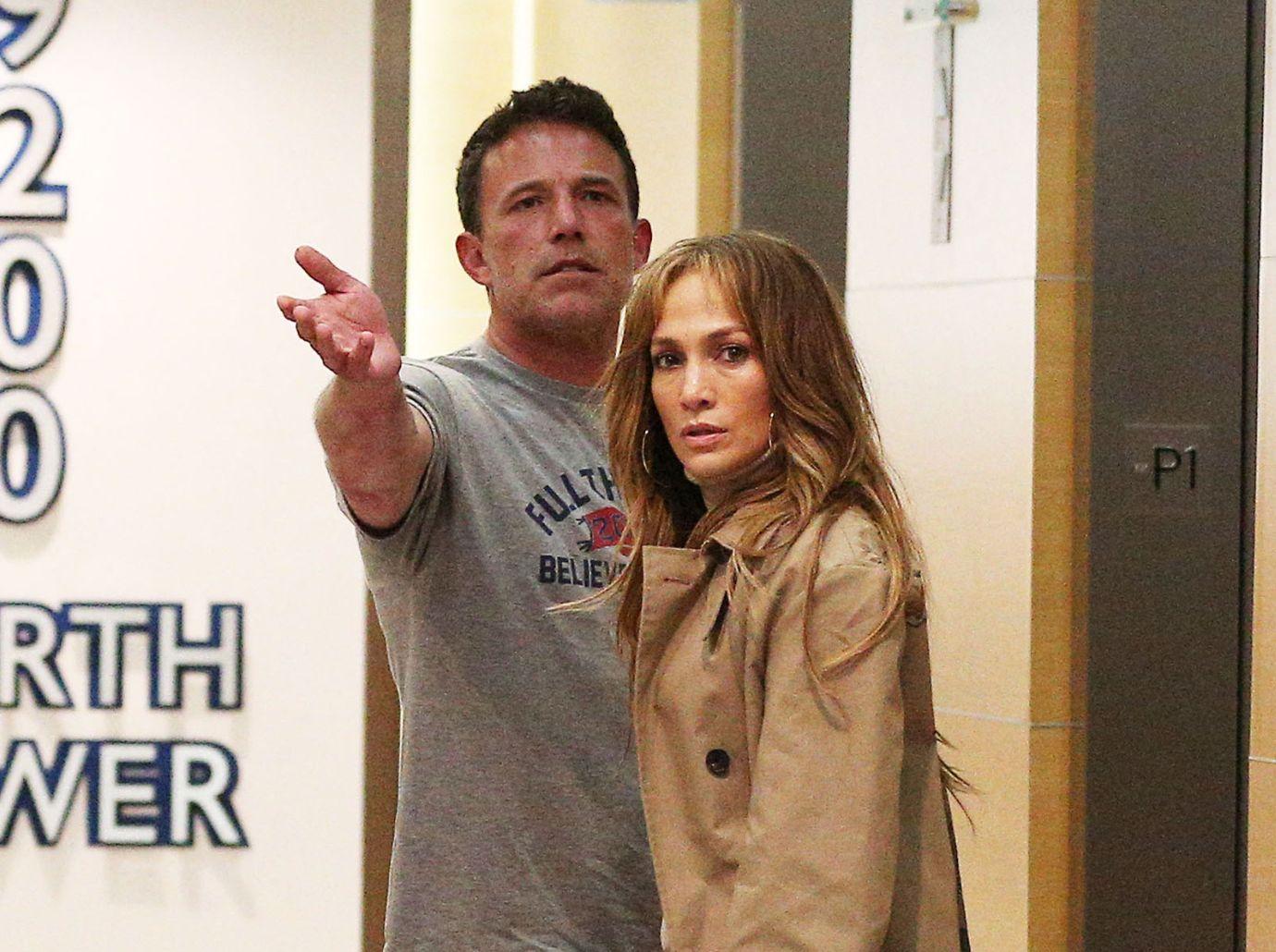 heartsick jennifer lopez cancels tour ben affleck divorce rumors