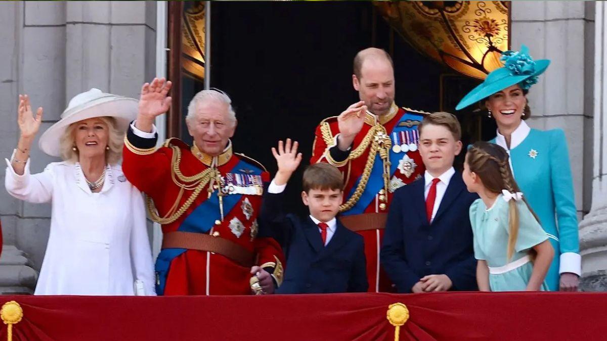 image of royal family 